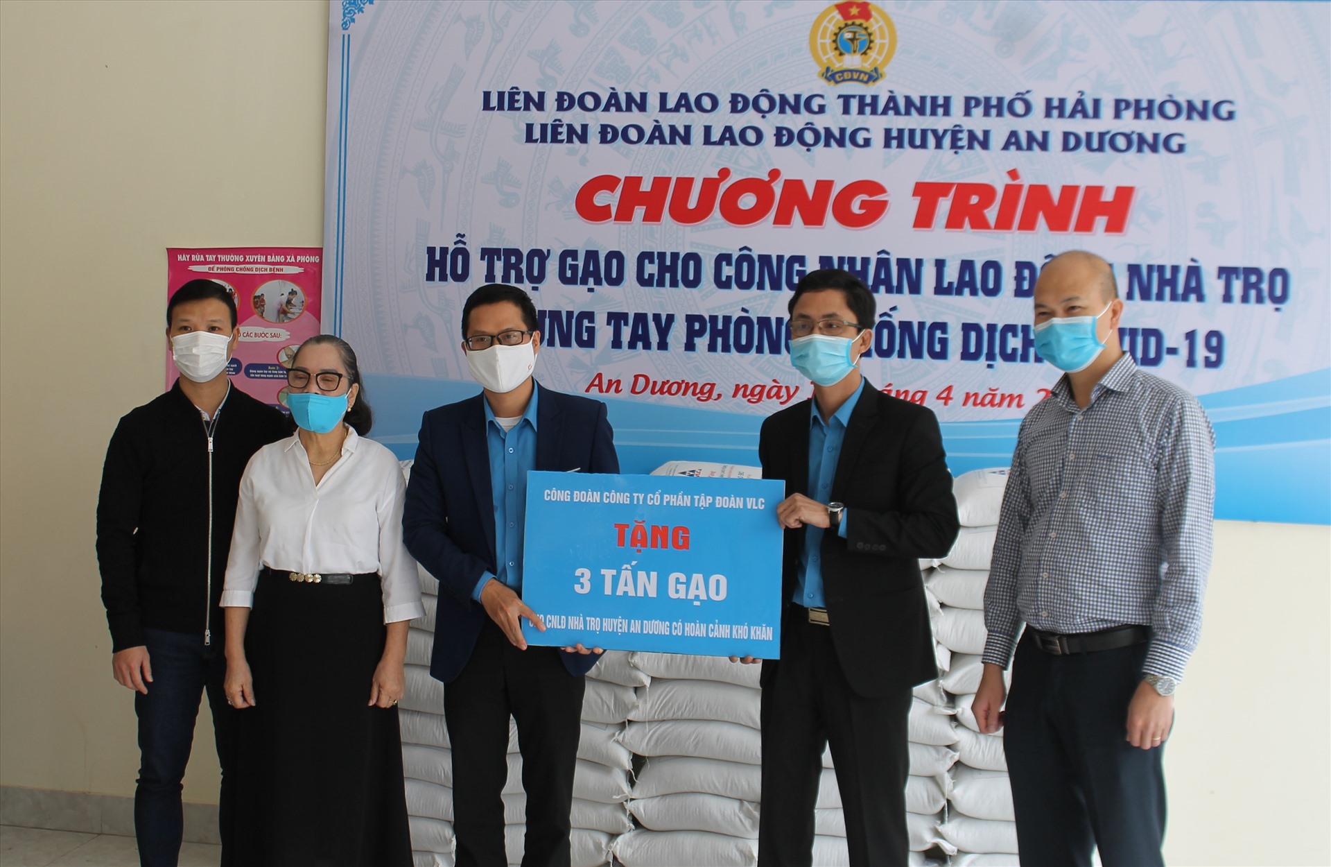 Tập đoàn VLC tặng 3 Tấn gạo cho CNLĐ nhà trọ huyện An Dương