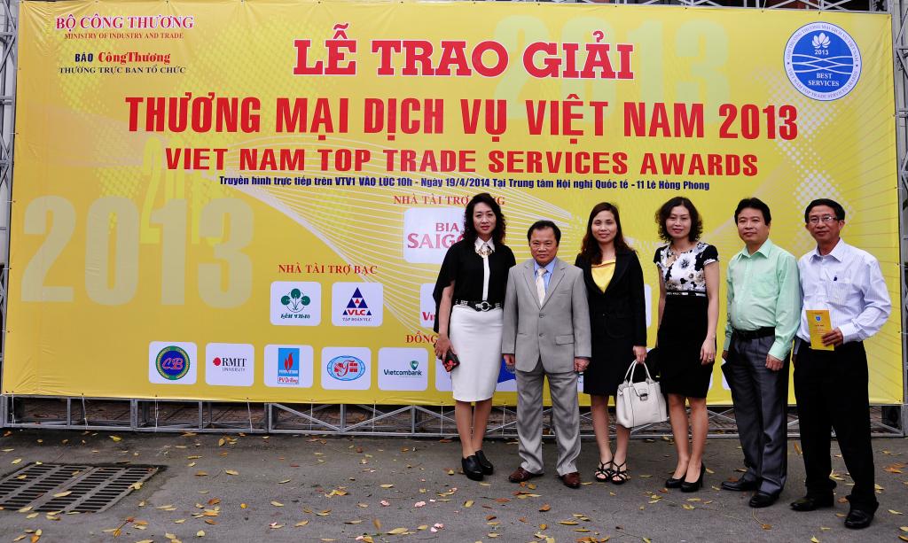 Tập đoàn VLC nhận giải thưởng "Thương mại dịch vụ xuất sắc năm 2013"